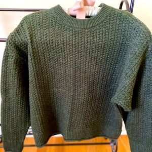FALL SWEATER TIME 🍁🍂🧡UNIVERSAL CREWNECK PULLOVER SWEATER. 🧡♥️💚🍂🍁🍂🍁